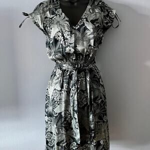 Banana Republic 100% Silk Lean Dress Women's Size 0 Blue Floral Print Tie Sleeve